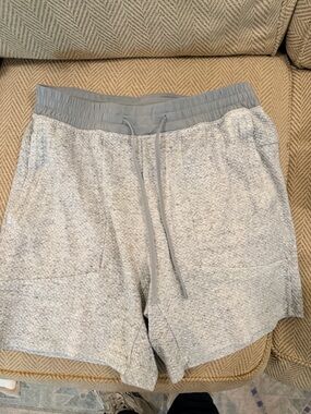Men’s Lululemon Cozy Light Gray Textured Shorts with Drawstring